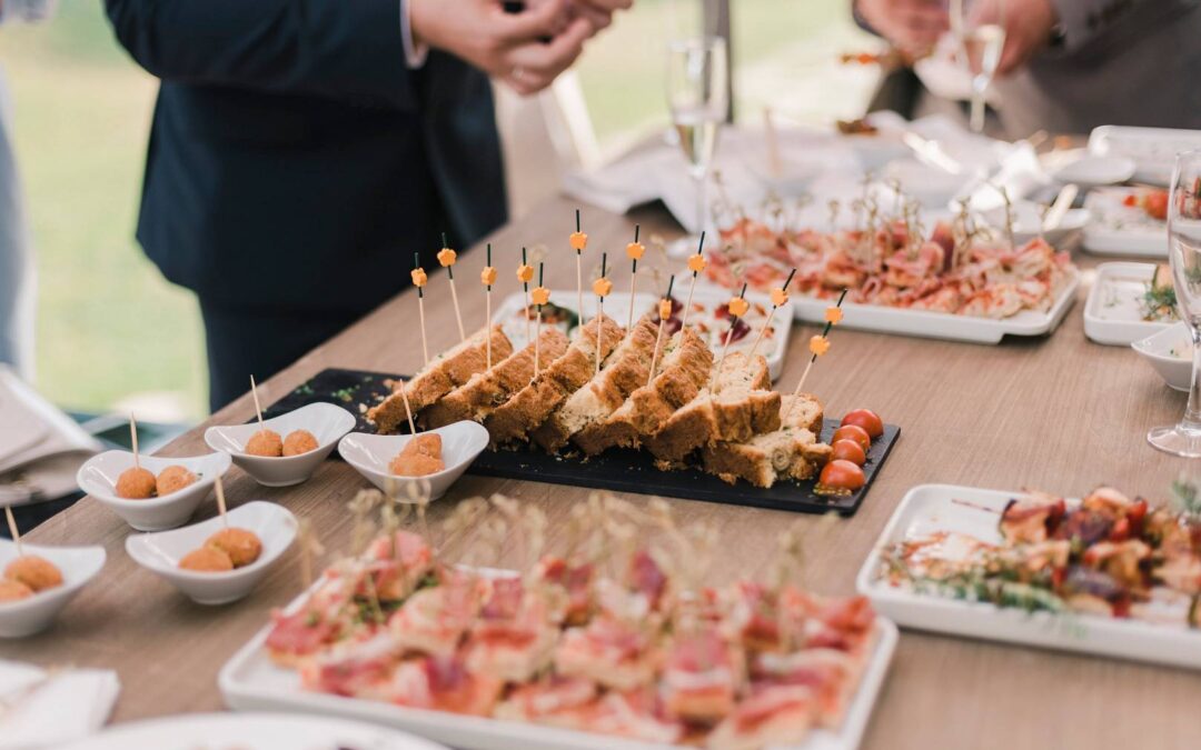 Catering imprezowy w Warszawie jak wybrać dobrego dostawcę?